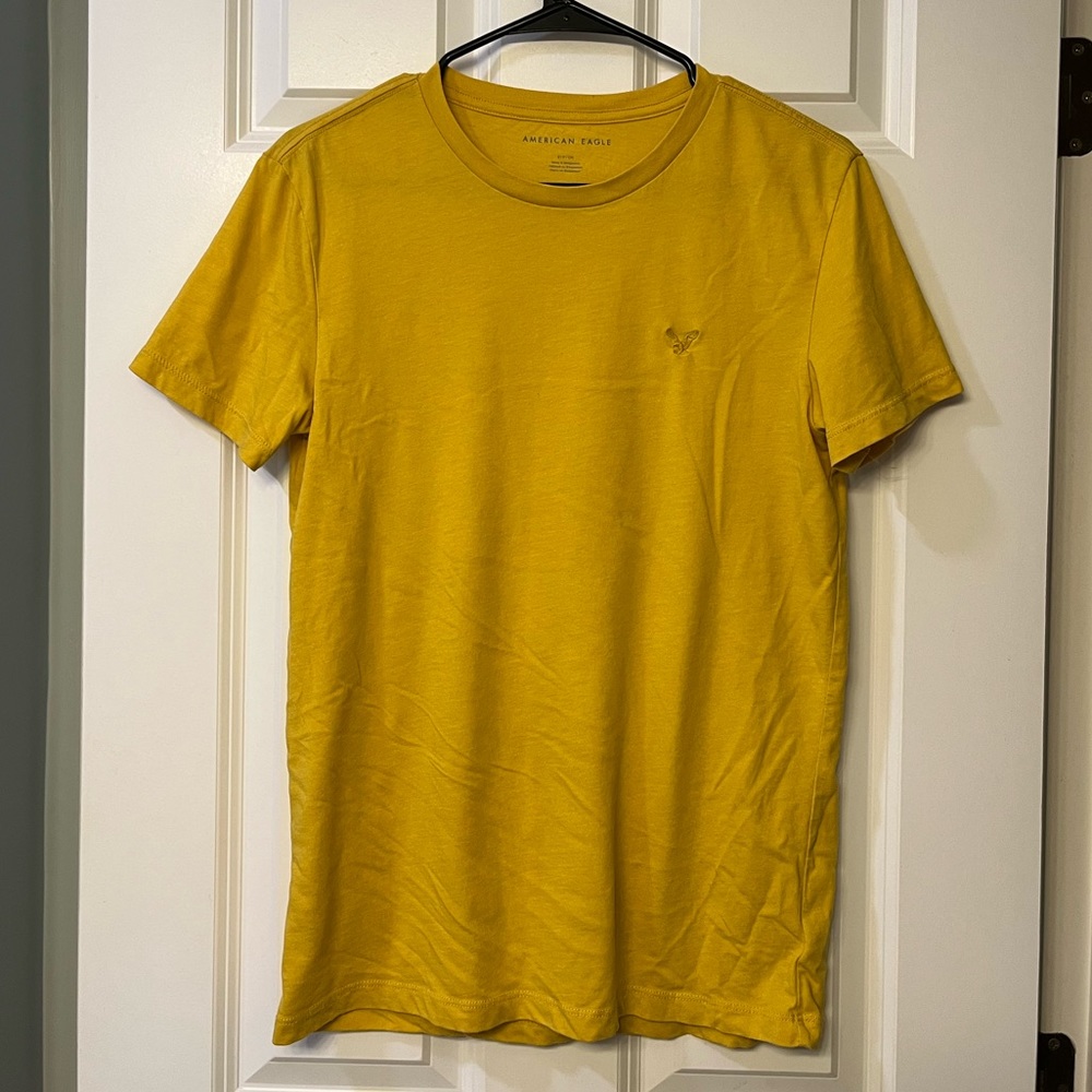 American Eagle tshirt
